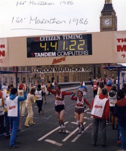 hand_in_hand_finishing_first_marathon_london_1986_2_f805e8b92e93246148dbc64019e8600e.today-inline-large