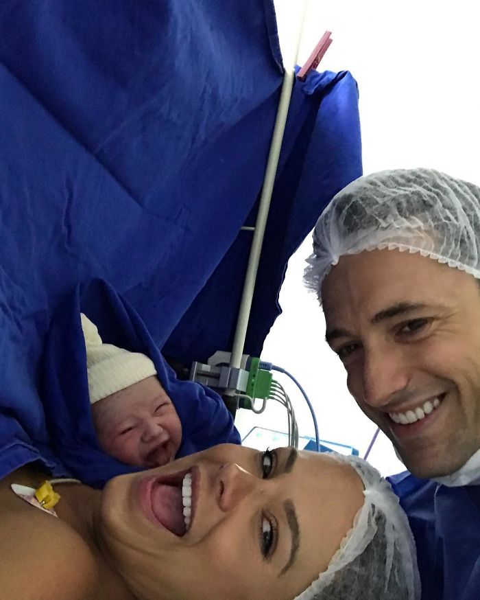 Esta selfie pós-parto  de cesariana é a imagem mais feliz que já vimos até hoje