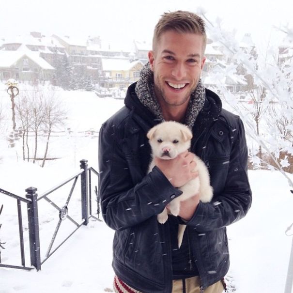 «Homens bonitos com cães», a conta de Instagram mais fofa do momento