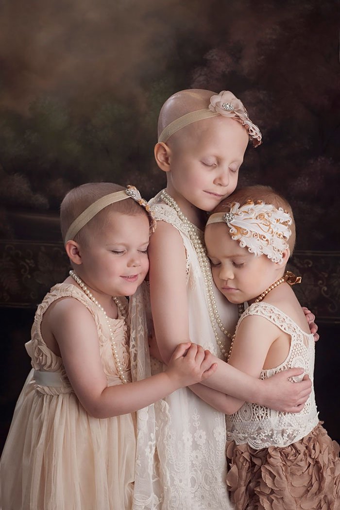 3 anos depois, meninas sobreviventes de cancro recriam fotografia que ficou viral