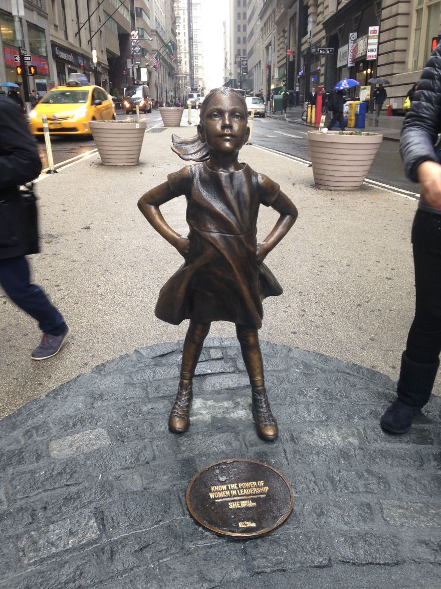 Dia da Mulher: estátua de «menina sem medo» inaugurada em Nova Iorque