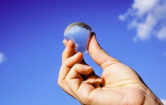 Estas bolhas de água podem, em breve, substituir as garrafas de plástico
