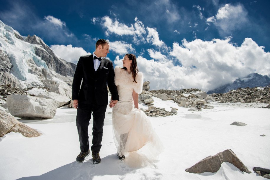 Casaram no Monte Evereste, depois de 3 semanas de caminhada