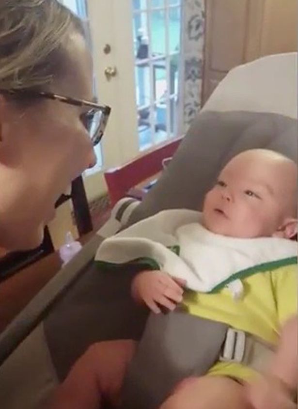 Bebé de 3 meses diz «I Love You» à mãe, num vídeo adorável