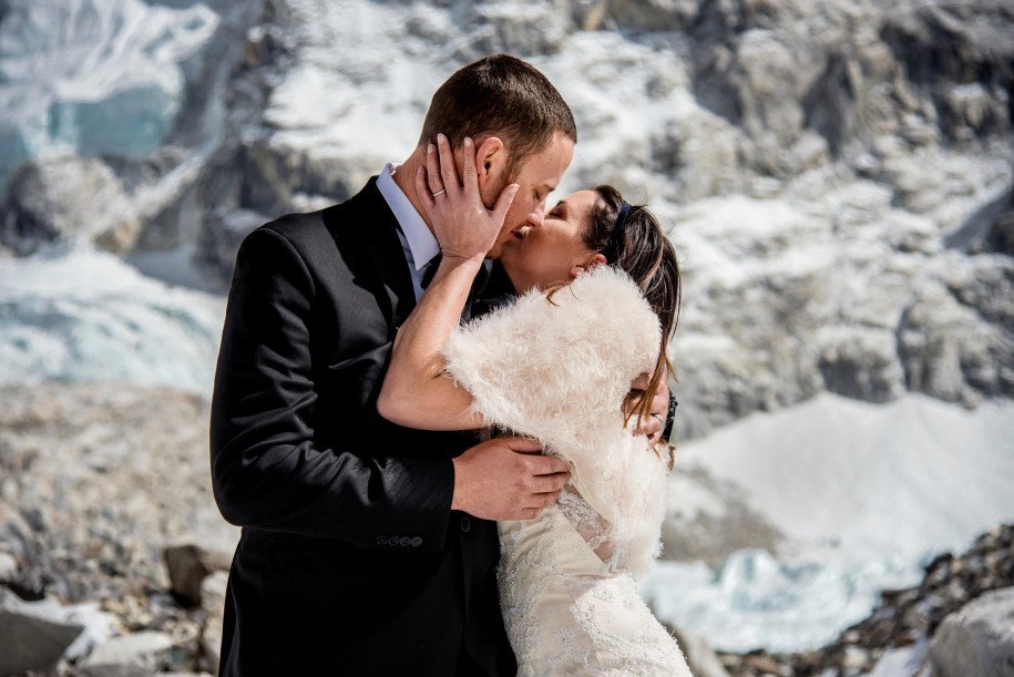 Casaram no Monte Evereste, depois de 3 semanas de caminhada