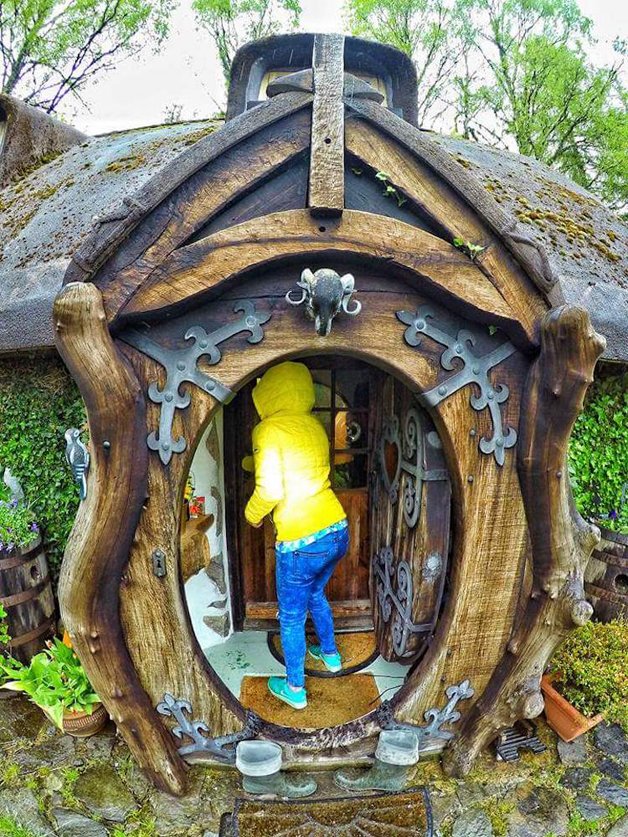 Fã da saga &#8220;Senhor dos Anéis&#8221; construiu casa ao estilo Hobbit, e é fascinante