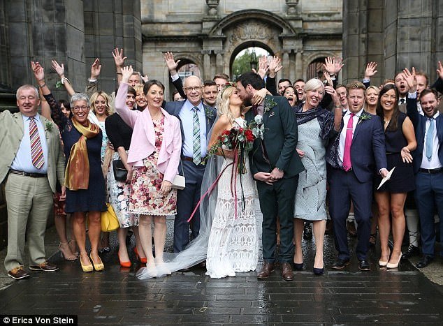 Noiva planeia casamento de sonho para 100 convidados, e só gastou 1.300€