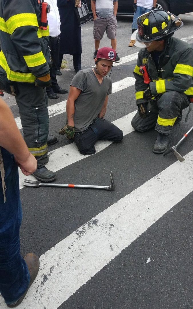 Buraco engole perna quando ia a atravessar passadeira em Nova Iorque