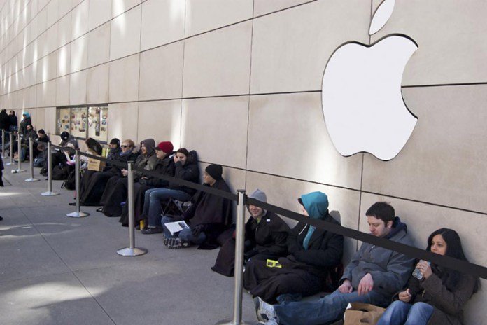 Acampou à porta da Apple para comprar o iPhone 8, 10 dias antes de começar a ser vendido