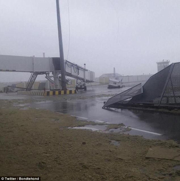 Famoso aeroporto de Saint Martin destruído pelo furacão Irma