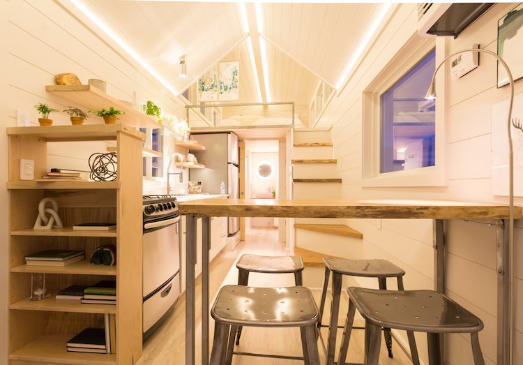 Esta mini-casa móvel de apenas 30m2 tem um interior de tirar o fôlego