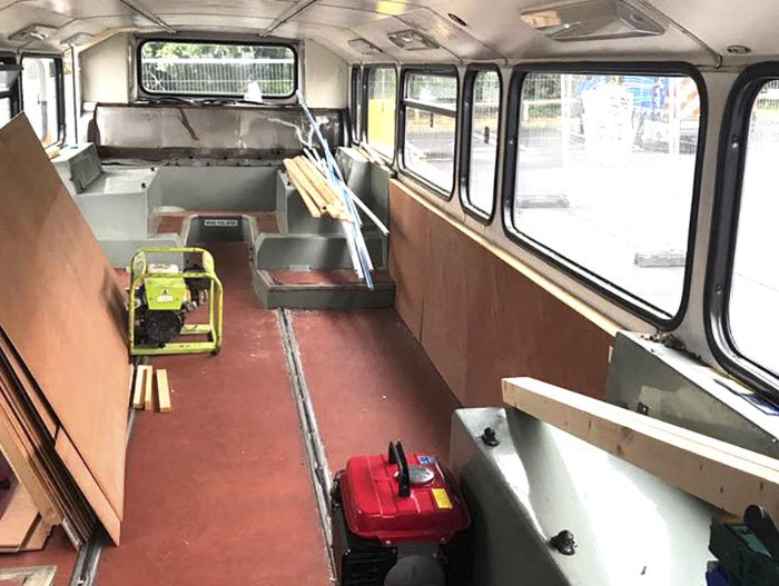 Duas mulheres transformaram autocarro num espaço para sem-abrigo, e o resultado é soberbo