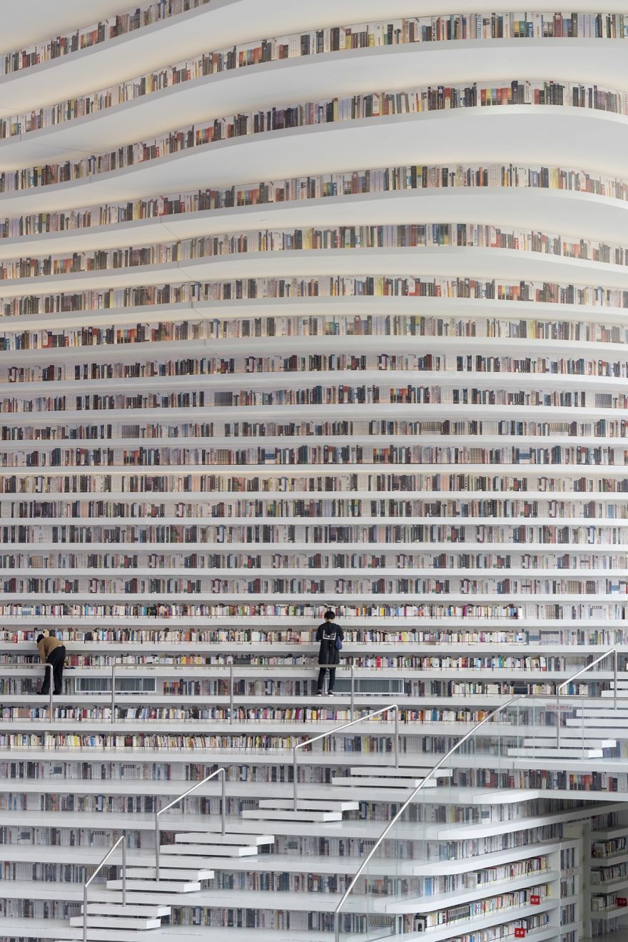 Biblioteca na China tem 1.2 milhões de livros, e o interior é maravilhoso