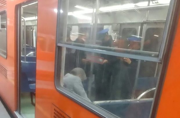Homem morreu numa carruagem de metro, e ninguém se apercebeu