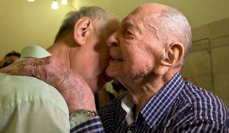 Sobrevivente do holocausto de 103 anos reencontra sobrinho, quando pensava que já não tinha família