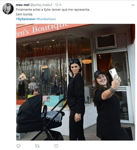 Figura de Kylie Jenner à porta de loja levou fãs a acreditar que era a socialite com a filha