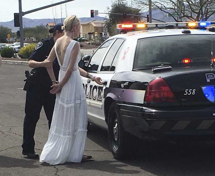 Noiva detida por conduzir &#8220;embriagada&#8221; a caminho do casamento