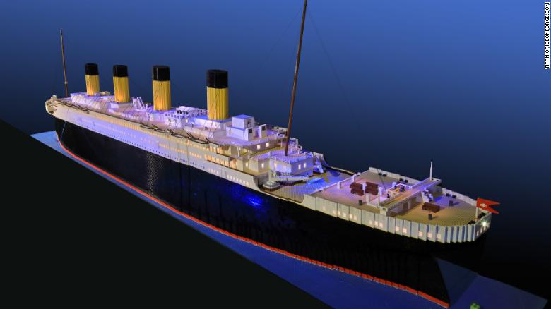Menino com autismo construiu réplica do Titanic com 56.000 peças