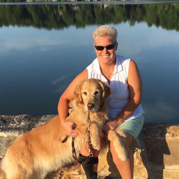 Video: Mulher cega vê o seu cão-guia pela primeira vez em 8 anos. A reacção emocionou as redes sociais