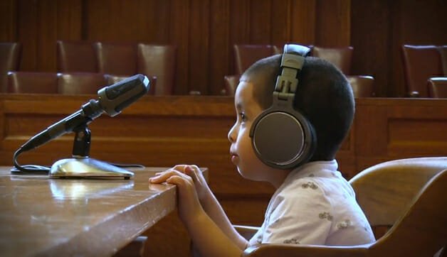Video: Crianças obrigadas a ser os &#8220;próprios&#8221; advogados em Tribunal de Imigração nos Estados Unidos