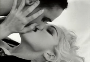 Ex-modelo descreve &#8216;obsessão&#8217; de Madonna: &#8220;Colocou a língua dela na minha boca&#8230;&#8221;