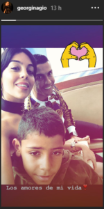 Cristiano Ronaldo partilha &#8216;selfie&#8217; ao lado de Georgina Rodríguez e Cristianinho Júnior