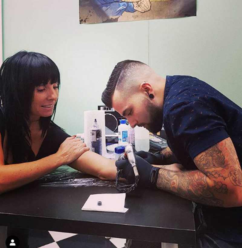 Cada vez mais próximos, Lucas e Ana Raquel fazem tatuagem juntos