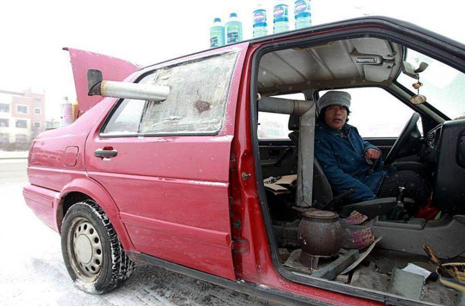 Frio: mulher instala fogão no carro.