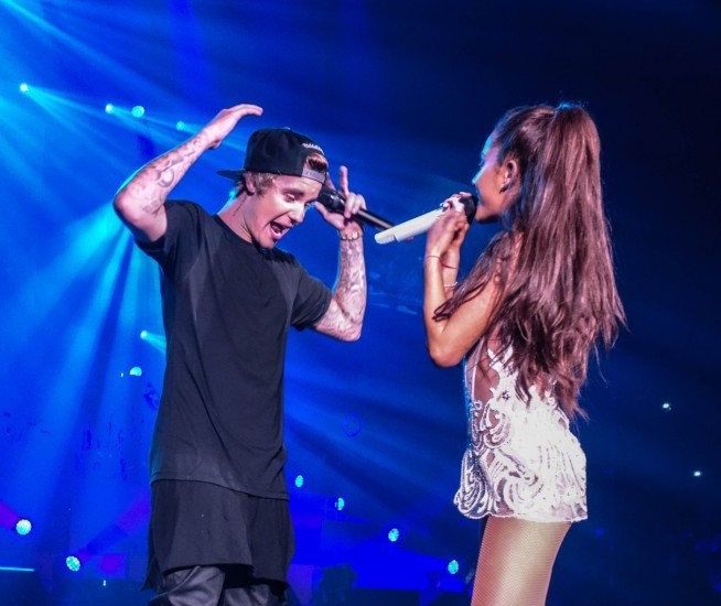 Justin Bieber &#8220;arrasa&#8221; performance de Ariana Grande!