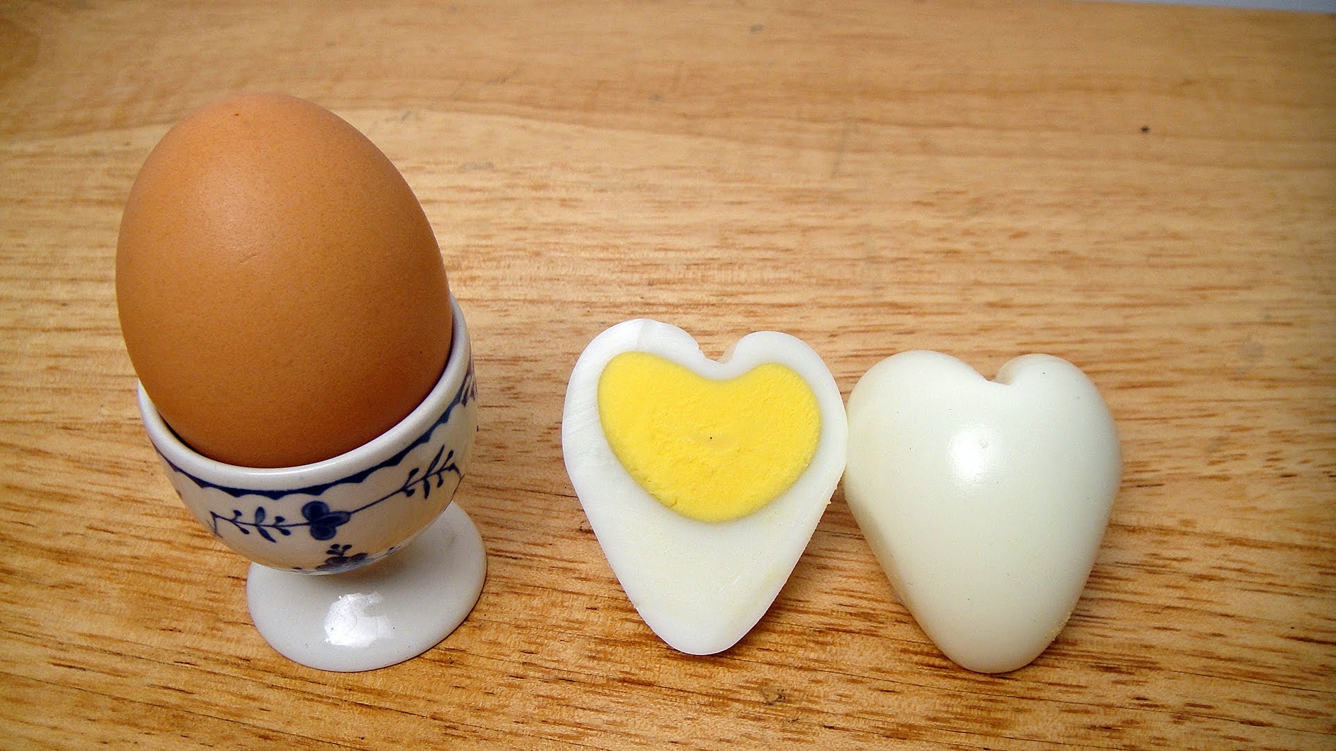 Lifehack: fazer ovos em forma de coração.
