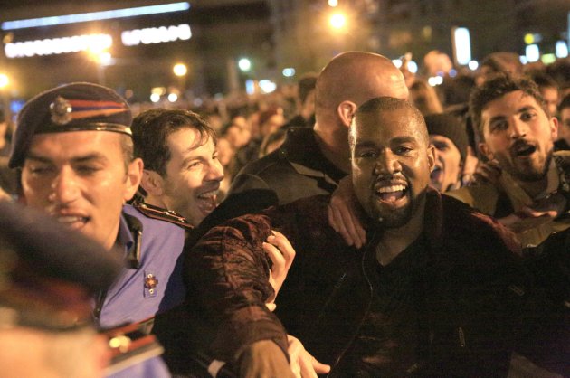 Kanye West faz actuação surpresa na Arménia e salta para lago da cidade!