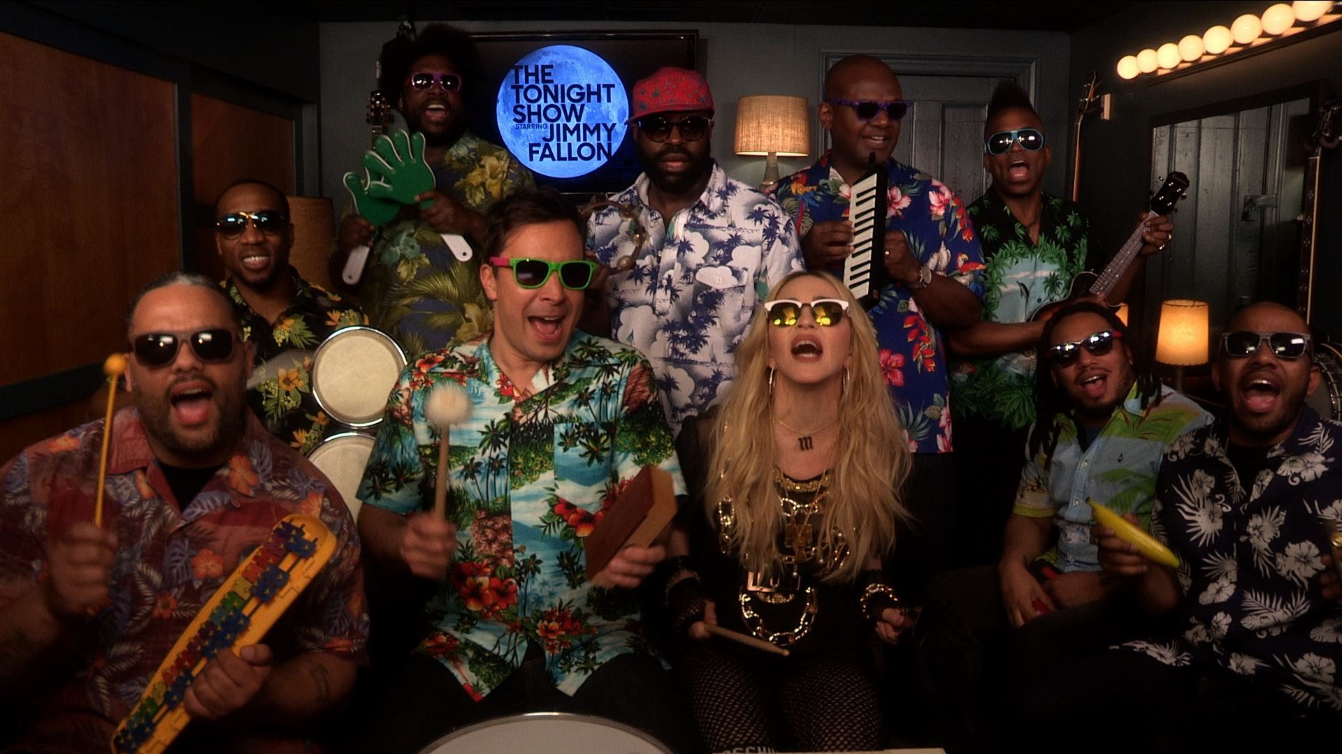 Madonna e Jimmy Fallon &#038; The Roots cantam &#8220;Holiday&#8230; It would be so nice&#8221;