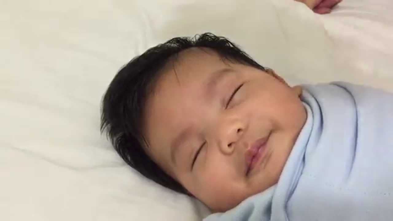 Lifehack: pôr um bebé a dormir em menos de 1 minuto.