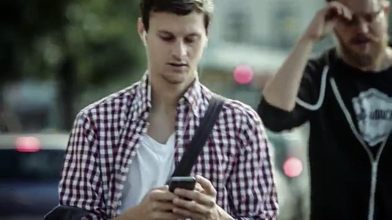 Anúncio chocante tenta prevenir mortes provocadas por distracções com smartphone