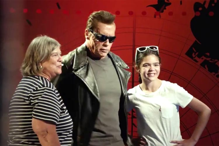 Schwarzenegger faz partida épica aos fãs no museu de cera
