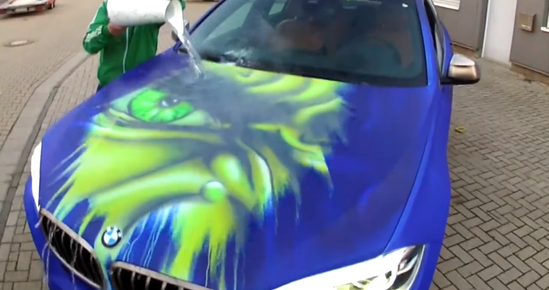 Um BMW X6 que se transforma em Hulk&#8230;