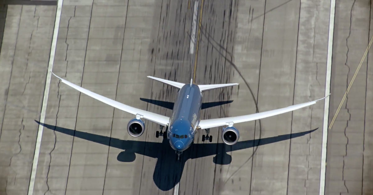O novo Boeing Dreamliner faz descolagem na vertical&#8230;