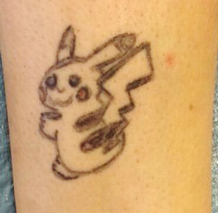 Transformar uma tatuagem horrível do Pikachu, numa obra prima de Picasso