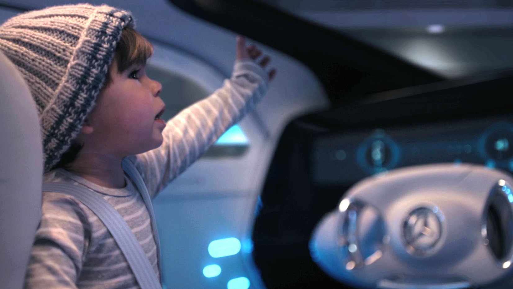 Anúncio da Mercedes mostra o carro do futuro