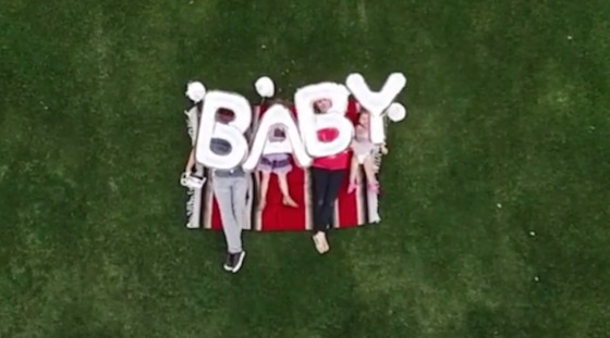 Família usa drone para anunciar a chegada de mais um filho