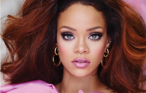 Rihanna tem novo perfume.