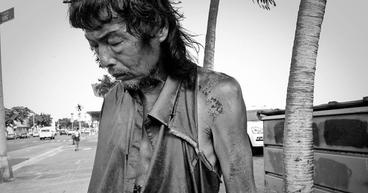 Fotografou sem-abrigo durante 10 anos, e encontrou o pai entre eles