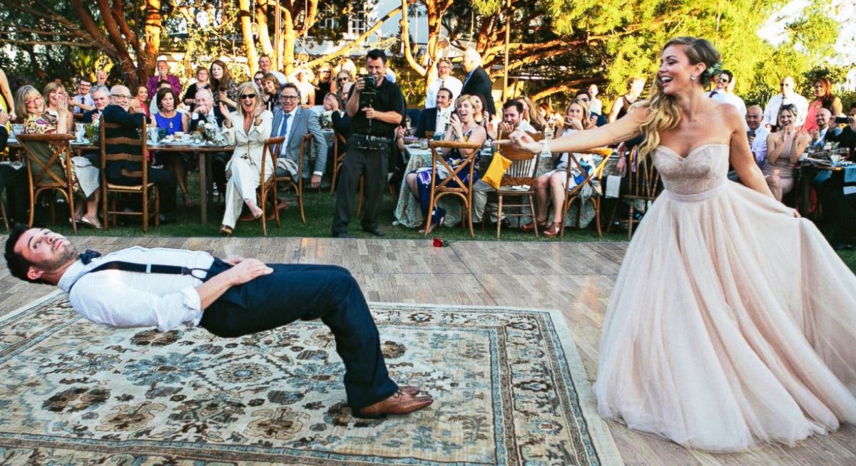 Noivos fazem dança mágica no seu casamento