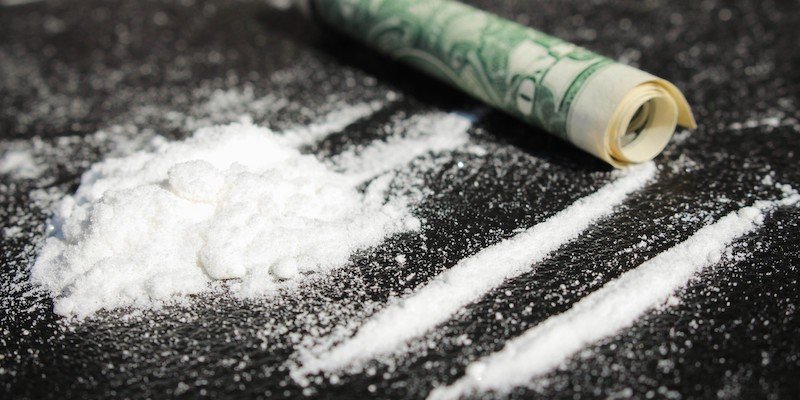 Mãe presa por comprar cocaína para o 18º aniversário da filha