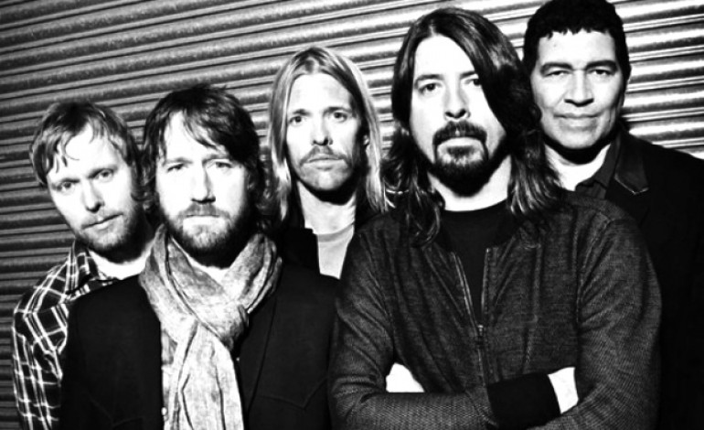 Foo Fighters fazem nova versão de Under Pressure dos Queen.