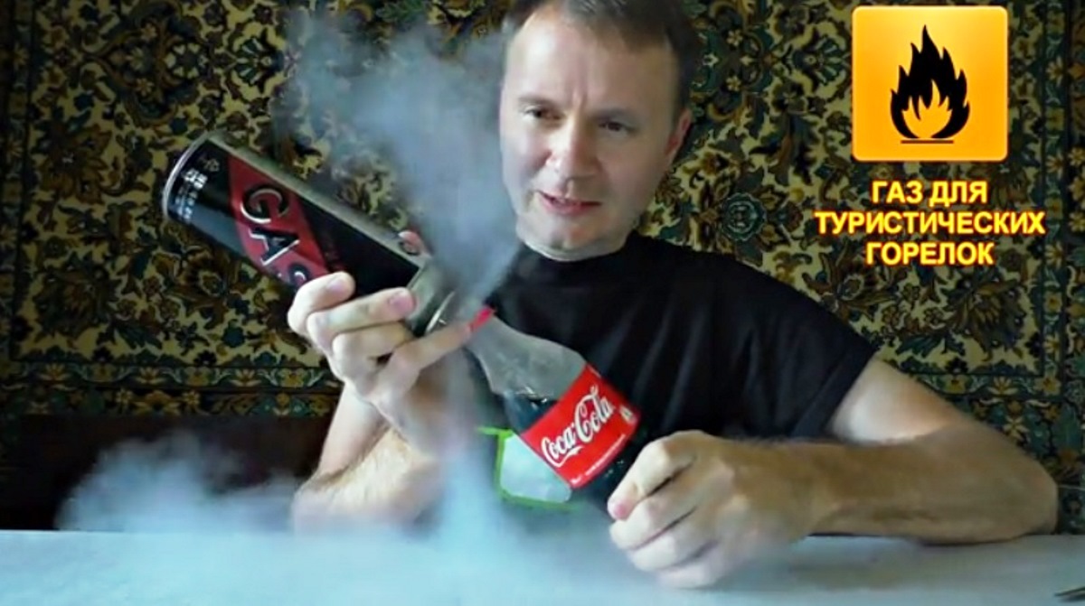 Russo faz rockets com Coca-Cola e Gás de Isqueiro