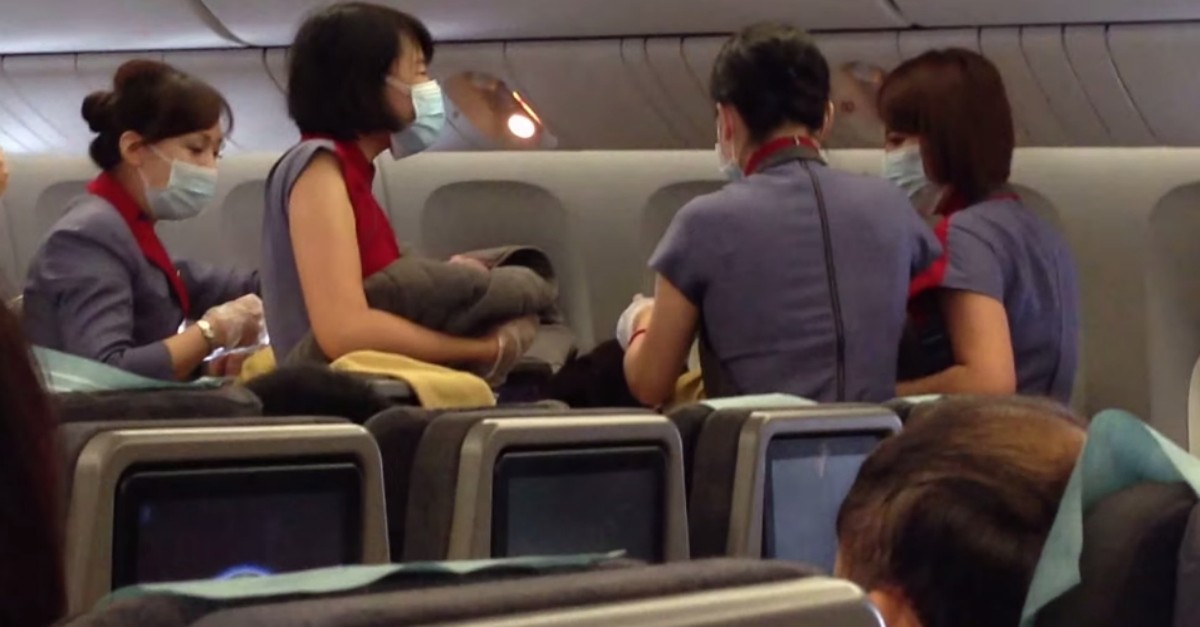 Nascimento de bebé em pleno voo da China Airlines&#8230;