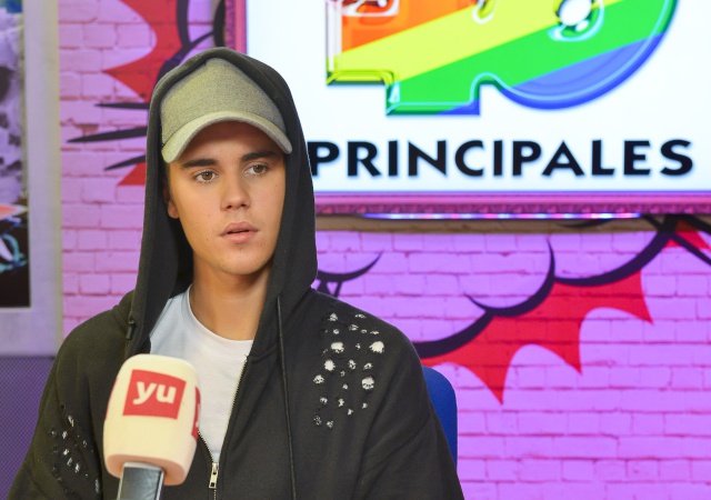 Justin Bieber abandona estúdio de rádio espanhola a meio da entrevista.