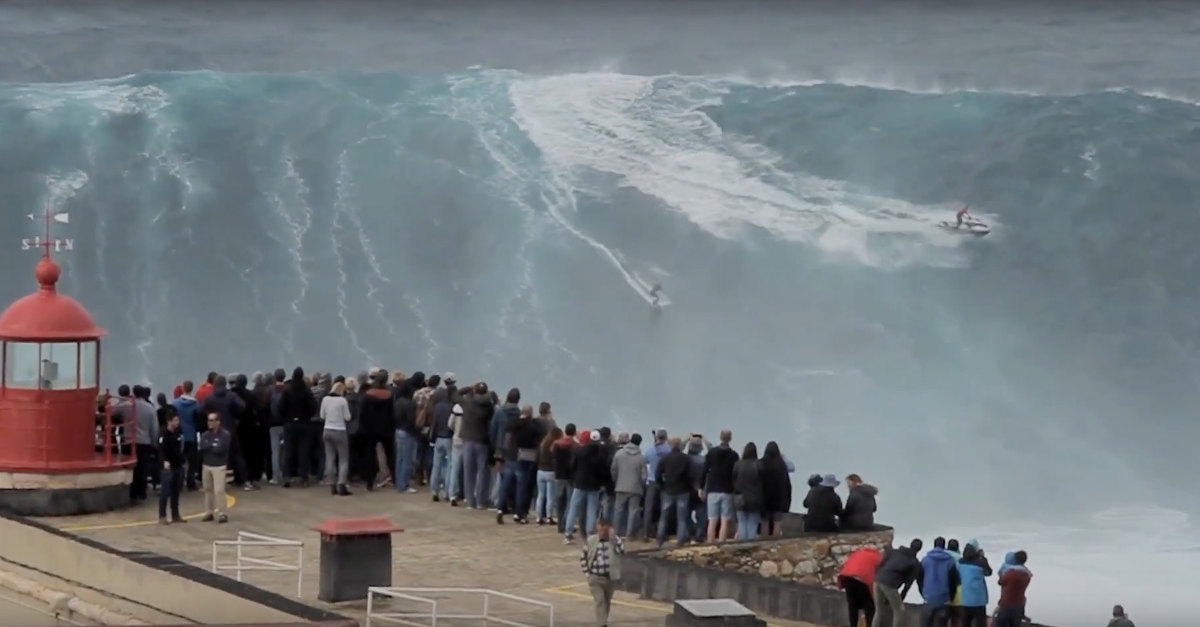 As ondas gigantes da Nazaré estão de volta, confere o vídeo