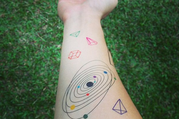 10 tatuagens inspiradas no espaço